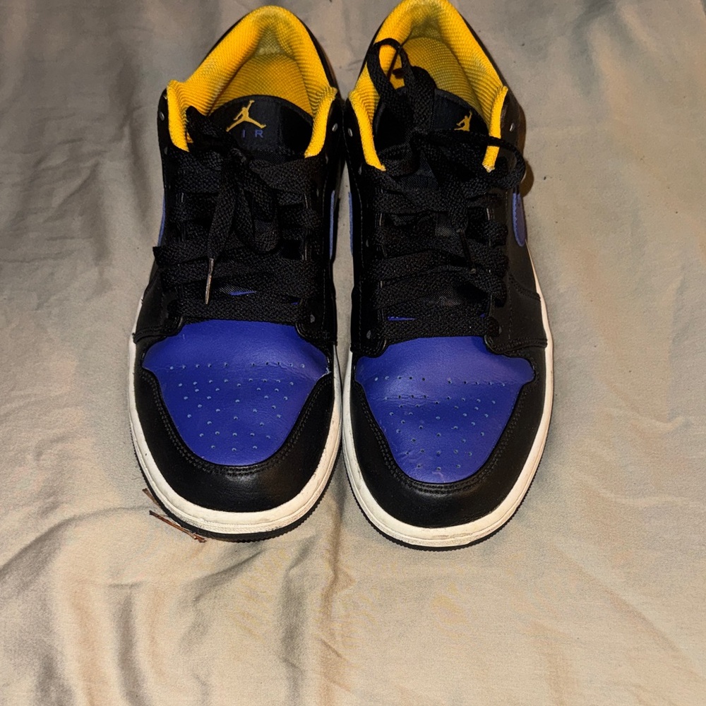 Nike Low-Top Sneakers in Black, Blue & Yellow